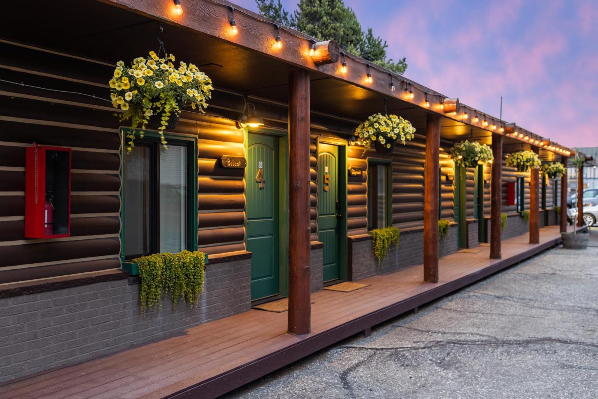 The Bucking Moose Hotel West Yellowstone Exterior foto